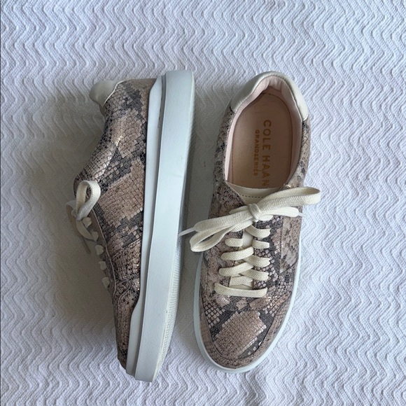 Cole Haan Cream and Tan Sneakers with Sophisticated Texture size 8/12 B - Picture 2 of 8